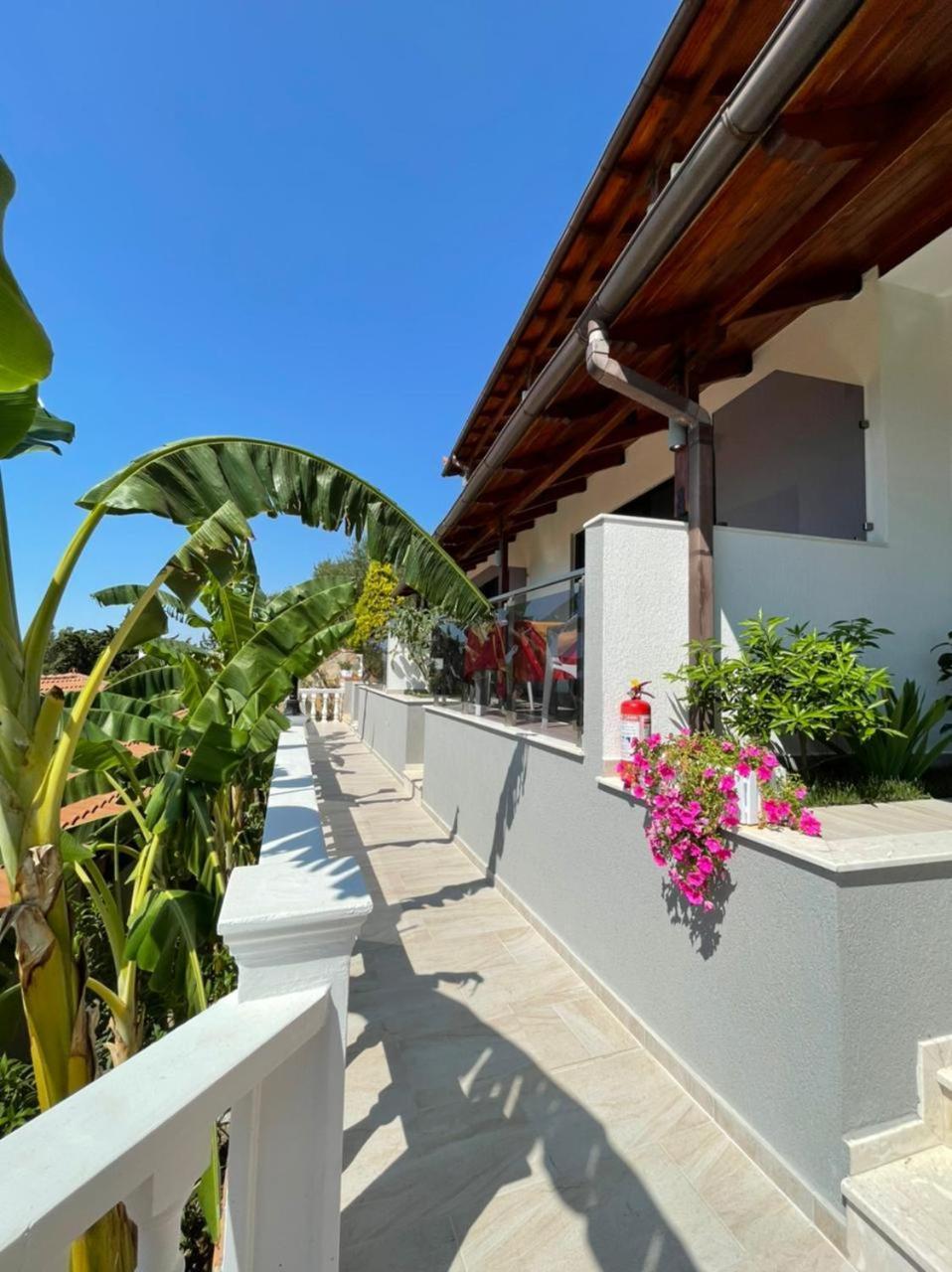 Hotel Ramosaco, Radhime, Vlore Buitenkant foto